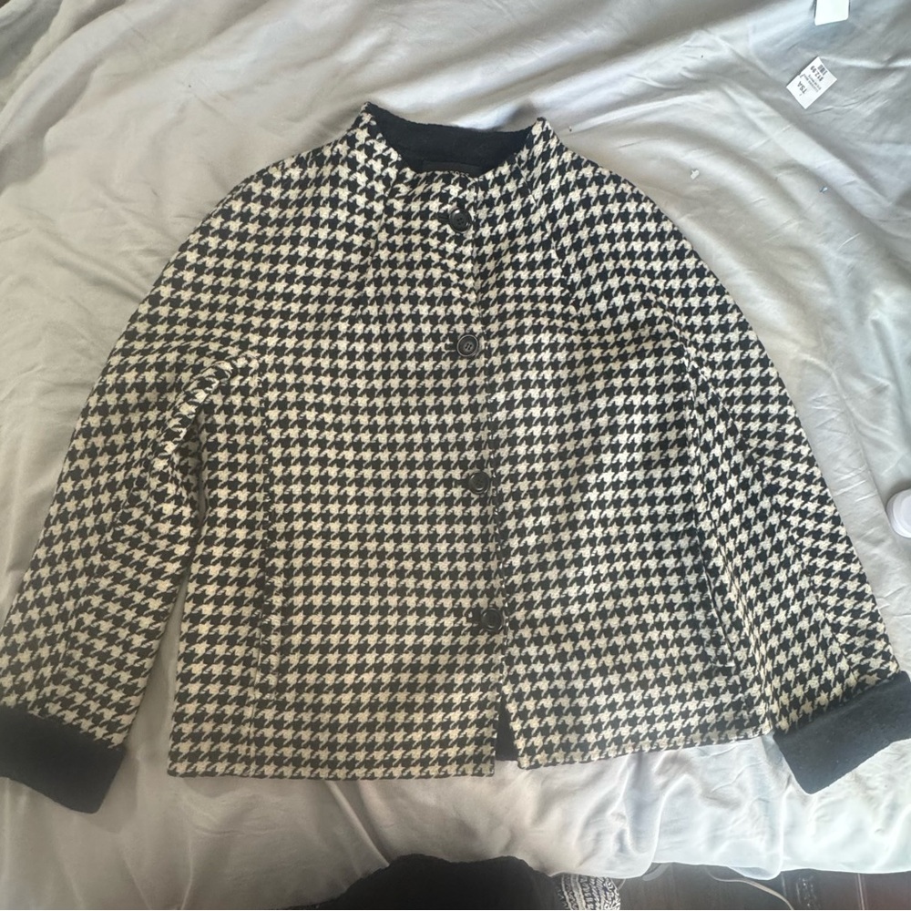 Talbots Black and White Houndstooth Cape